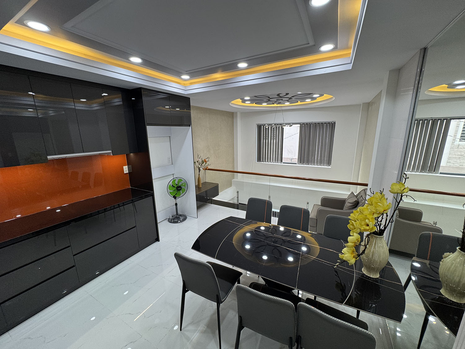 Nhà phố 3 lầu thiết kế Singapore đẹp lung linh full nội thất cao cấp hẻm xe hơi Khu VIP Quang Trung